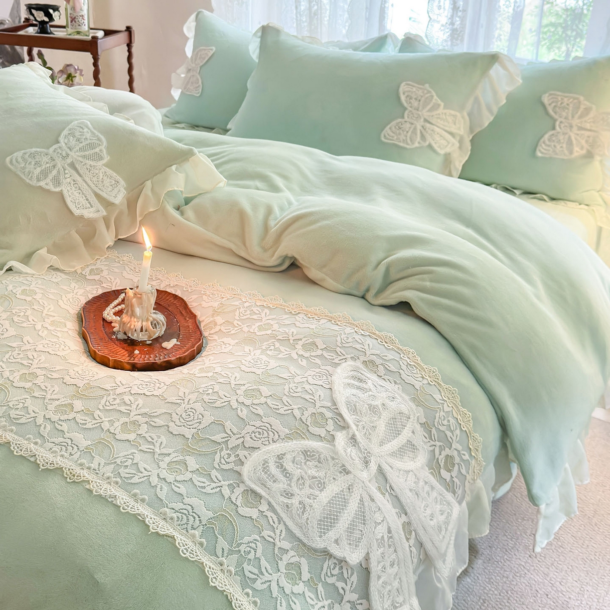 91家纺网 家纺一手货源 找家纺 米可 2025新款立体蝴蝶结公主风牛奶绒蕾丝花边四件套-艾拉系列二 艾拉-浅绿