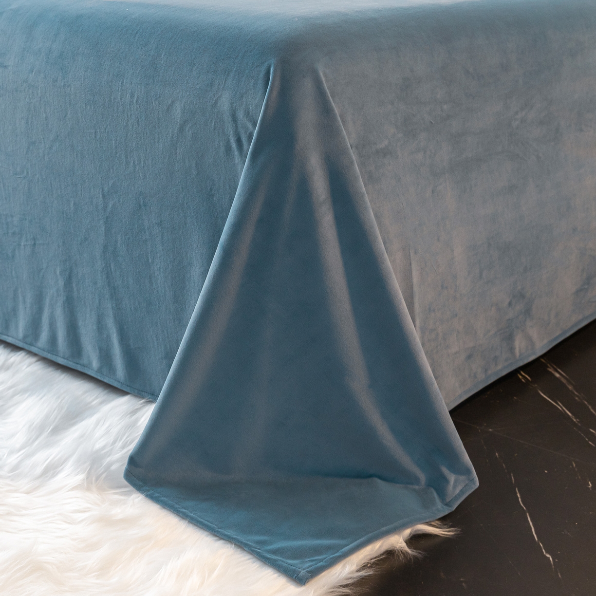 91家纺网 家纺一手货源 找家纺 如一 2025新款水晶绒刺绣四件套 轻羽-宾利蓝