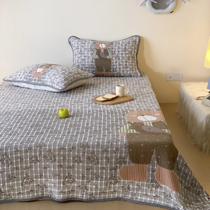 91家纺网 家纺一手货源 找家纺 麻依 2025新款软萌纱布床盖三件套（控价：229元） 背包小熊