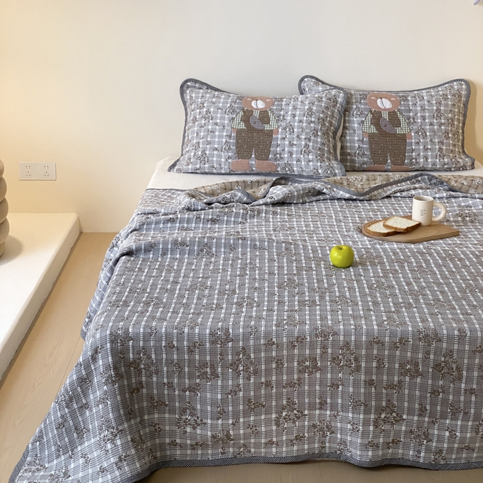 91家纺网 家纺一手货源 找家纺 麻依 2025新款软萌纱布床盖三件套（控价：229元） 背包小熊