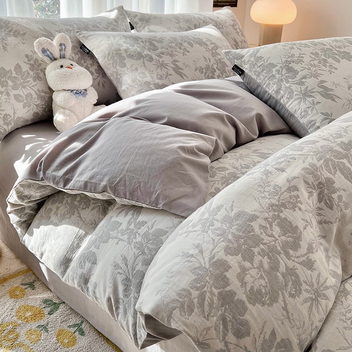 91家纺网 家纺一手货源 找家纺 宜代光年 2025新款60s水洗棉提花系列四件套-第一批-场景二 繁花-灰