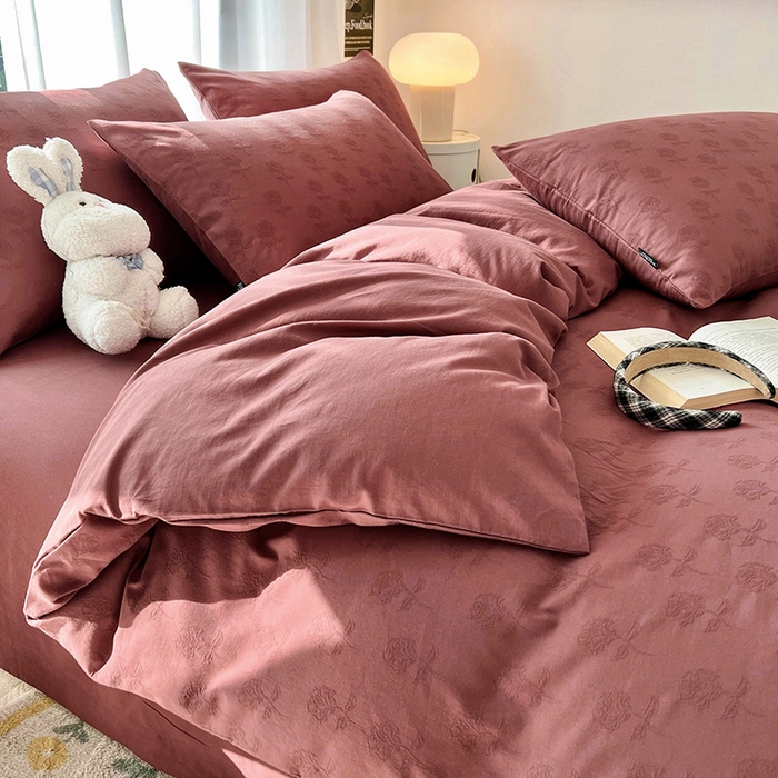 91家纺网 家纺一手货源 找家纺 宜代光年 2025新款60s水洗棉提花系列四件套-第一批-场景二 玫瑰佳人-红