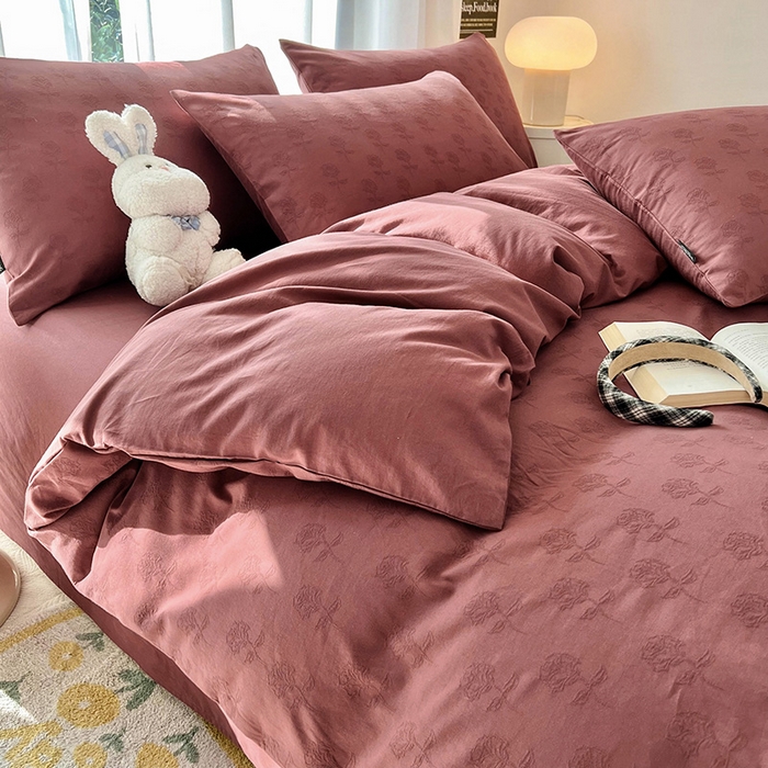 91家纺网 家纺一手货源 找家纺 宜代光年 2025新款60s水洗棉提花系列四件套-第一批-场景二 玫瑰佳人-红