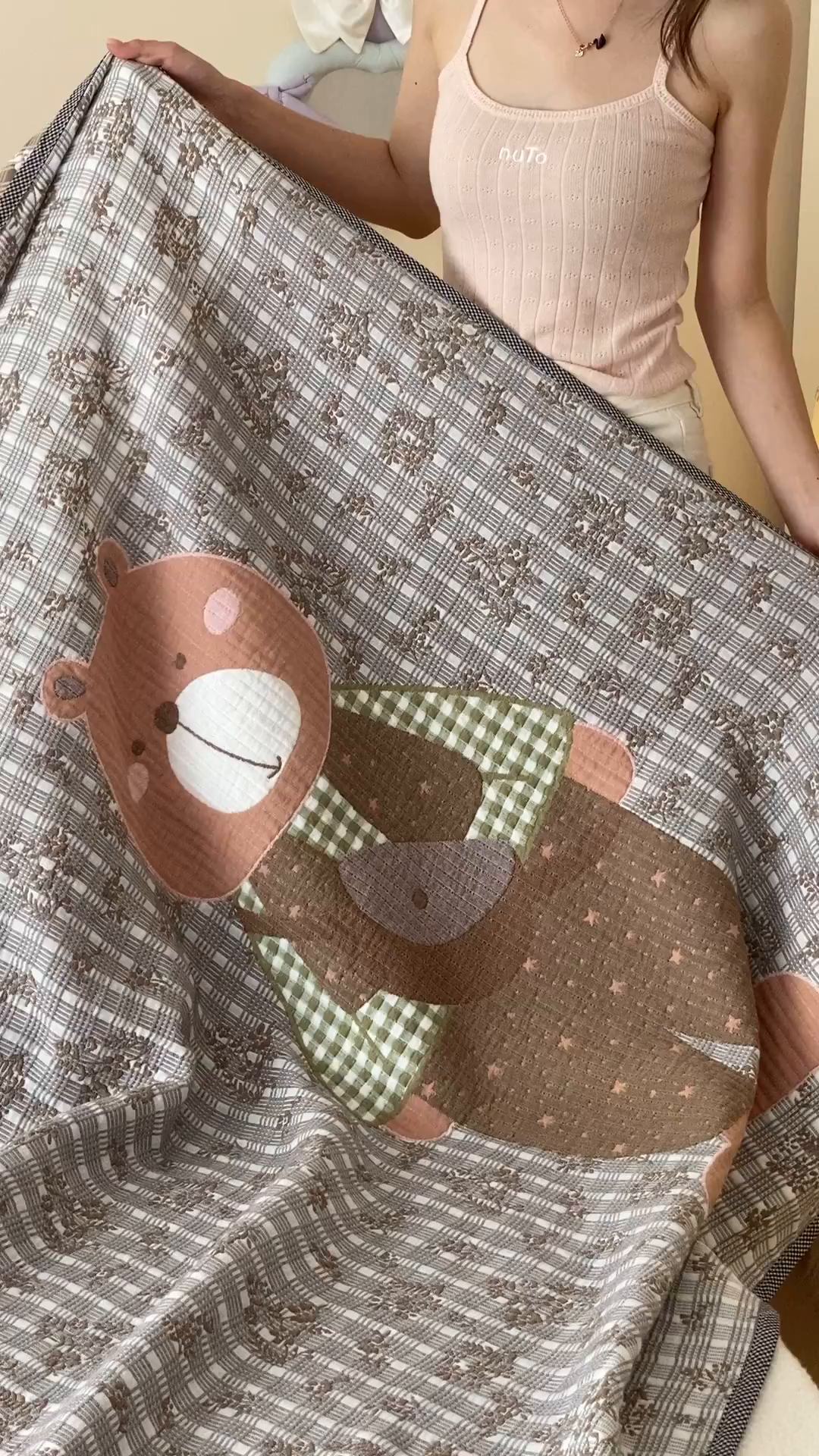 91家纺网 家纺一手货源 找家纺 麻依 2025新款软萌纱布床盖三件套（控价：229元） 背包小熊