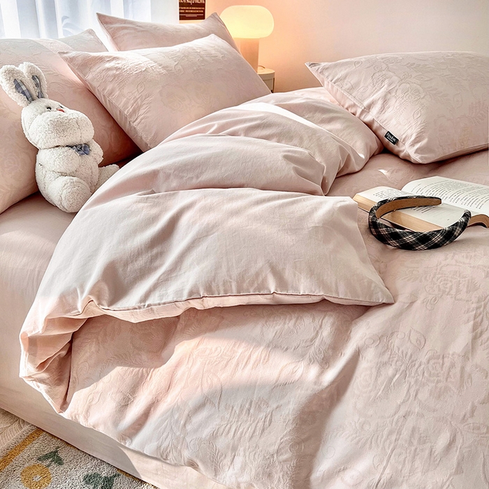 91家纺网 家纺一手货源 找家纺 宜代光年 2025新款60s水洗棉提花系列四件套-第一批-场景二 海棠