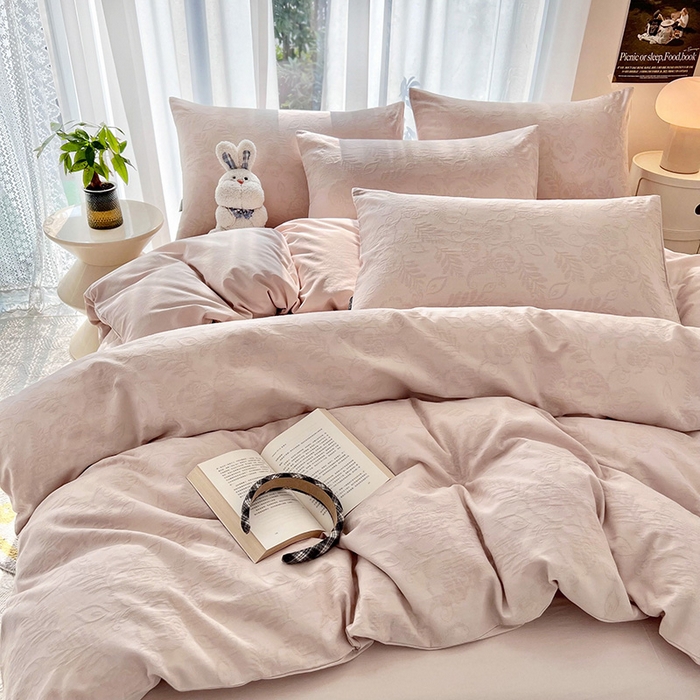 91家纺网 家纺一手货源 找家纺 宜代光年 2025新款60s水洗棉提花系列四件套-第一批-场景二 海棠