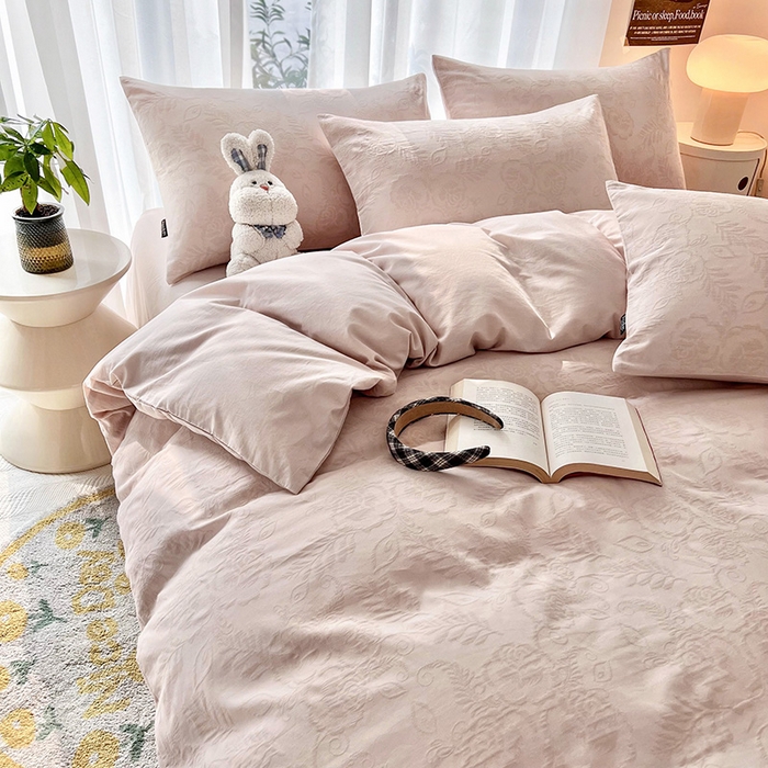 91家纺网 家纺一手货源 找家纺 宜代光年 2025新款60s水洗棉提花系列四件套-第一批-场景二 海棠