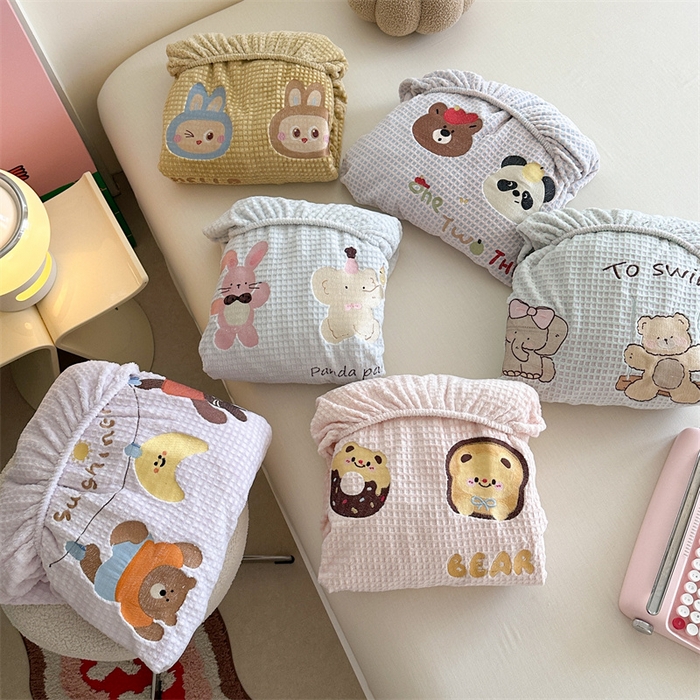 91家纺网 家纺一手货源 找家纺 暖生活 2025新款牛奶雕花绒单品枕套被套床笠-三小只系列 组合