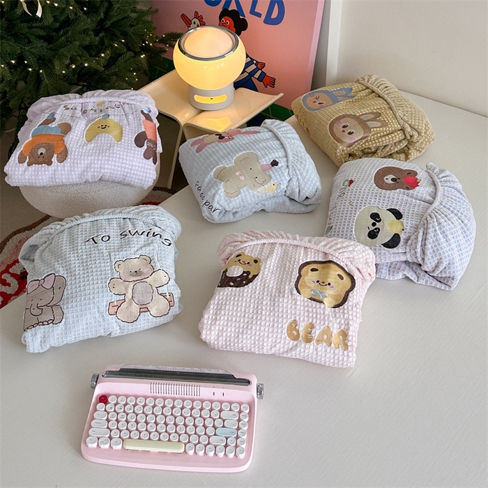 91家纺网 家纺一手货源 找家纺 暖生活 2025新款牛奶雕花绒单品枕套被套床笠-三小只系列 组合