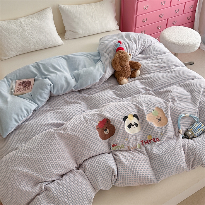 91家纺网 家纺一手货源 找家纺 暖生活 2025新款牛奶雕花绒单品枕套被套床笠-三小只系列 三只头像