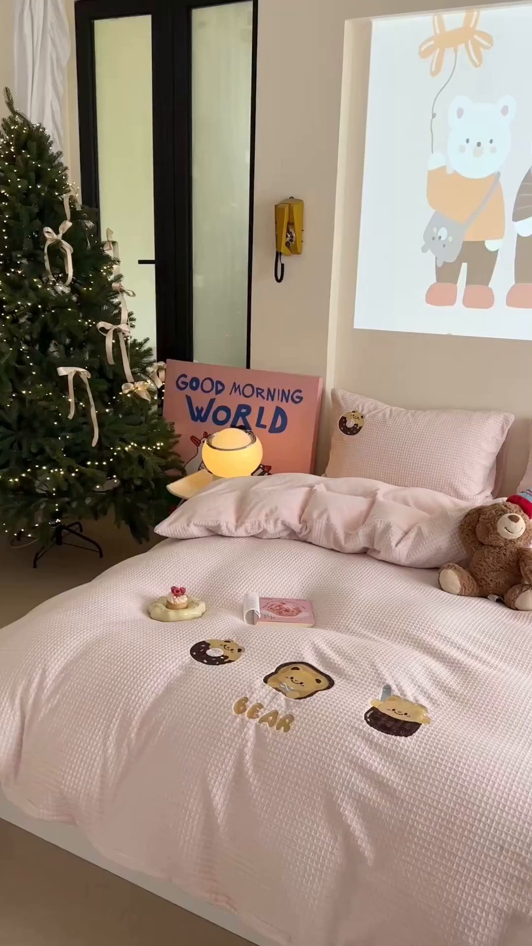 91家纺网 家纺一手货源 找家纺 暖生活 2025新款牛奶雕花绒单品枕套被套床笠-三小只系列 三只甜品