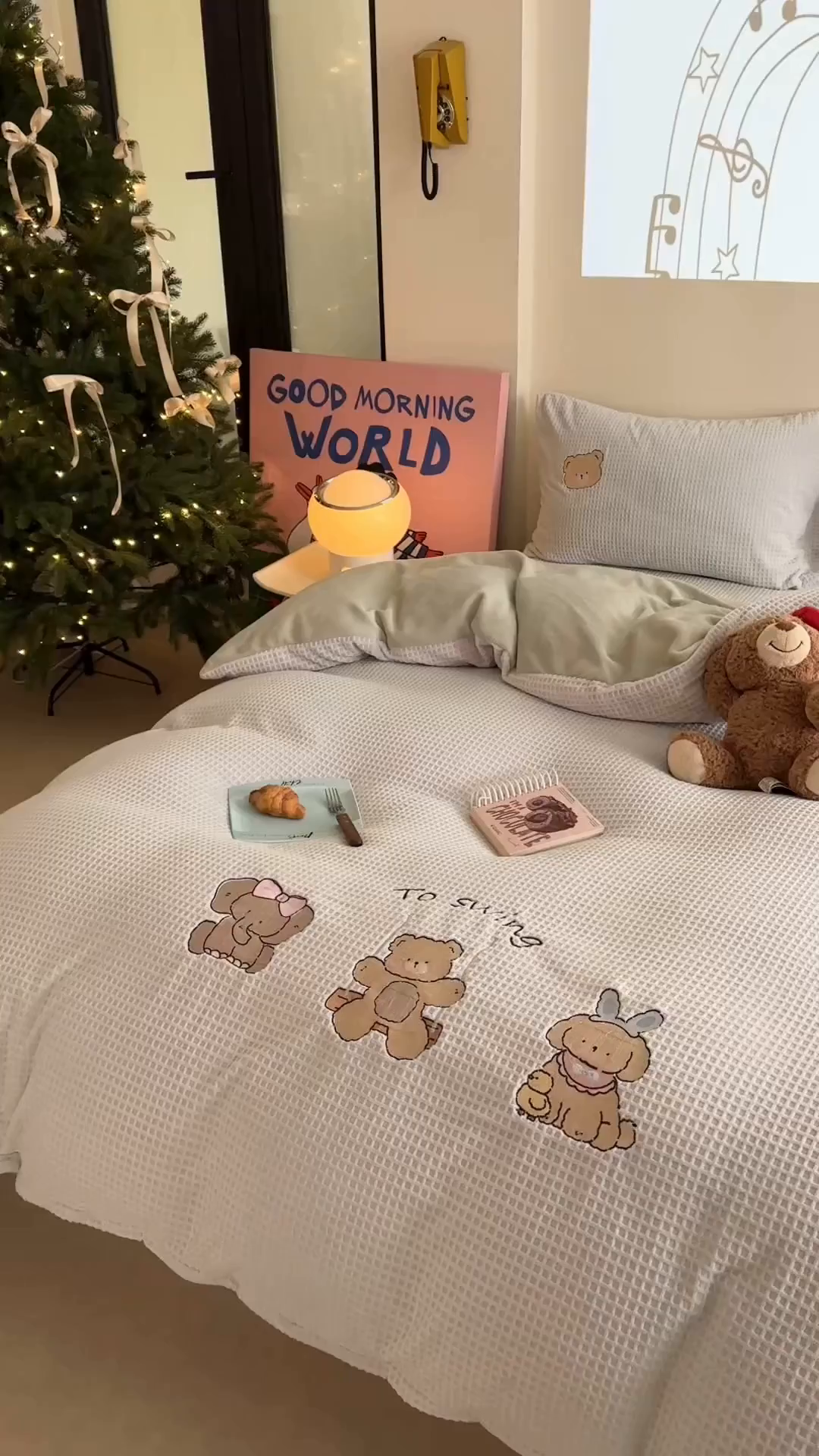 91家纺网 家纺一手货源 找家纺 暖生活 2025新款牛奶雕花绒单品枕套被套床笠-三小只系列 三只甜崽