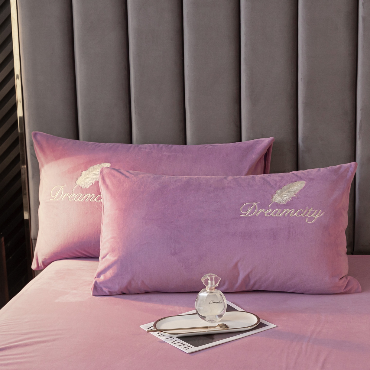 91家纺网 家纺一手货源 找家纺 如一 2025新款水晶绒刺绣四件套 轻羽-安娜紫