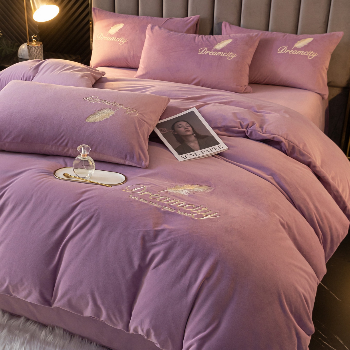 91家纺网 家纺一手货源 找家纺 如一 2025新款水晶绒刺绣四件套 轻羽-安娜紫