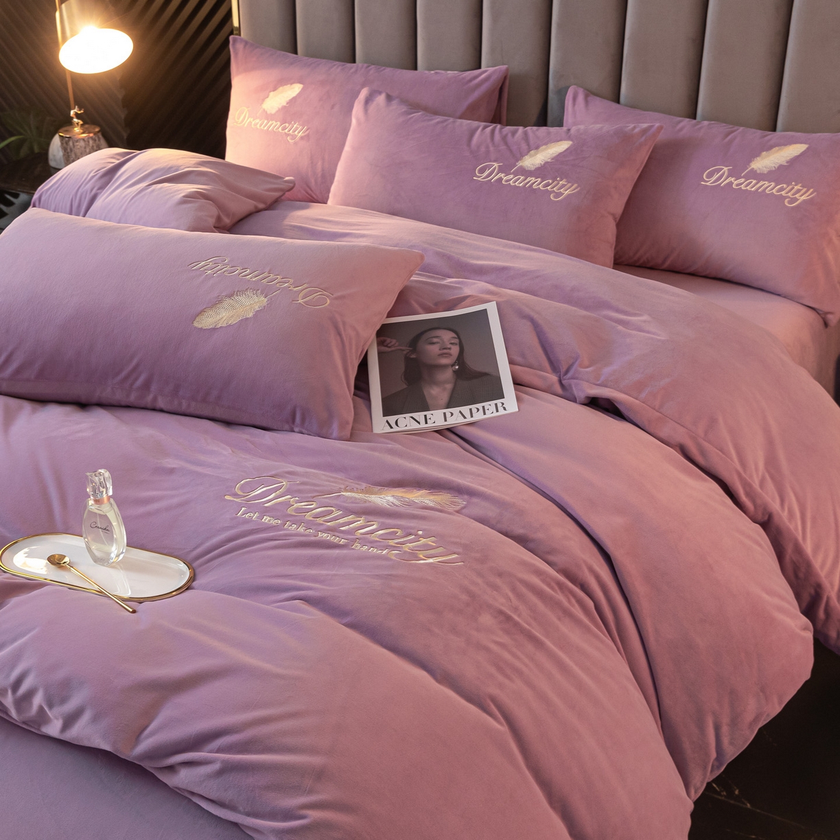 91家纺网 家纺一手货源 找家纺 如一 2025新款水晶绒刺绣四件套 轻羽-安娜紫