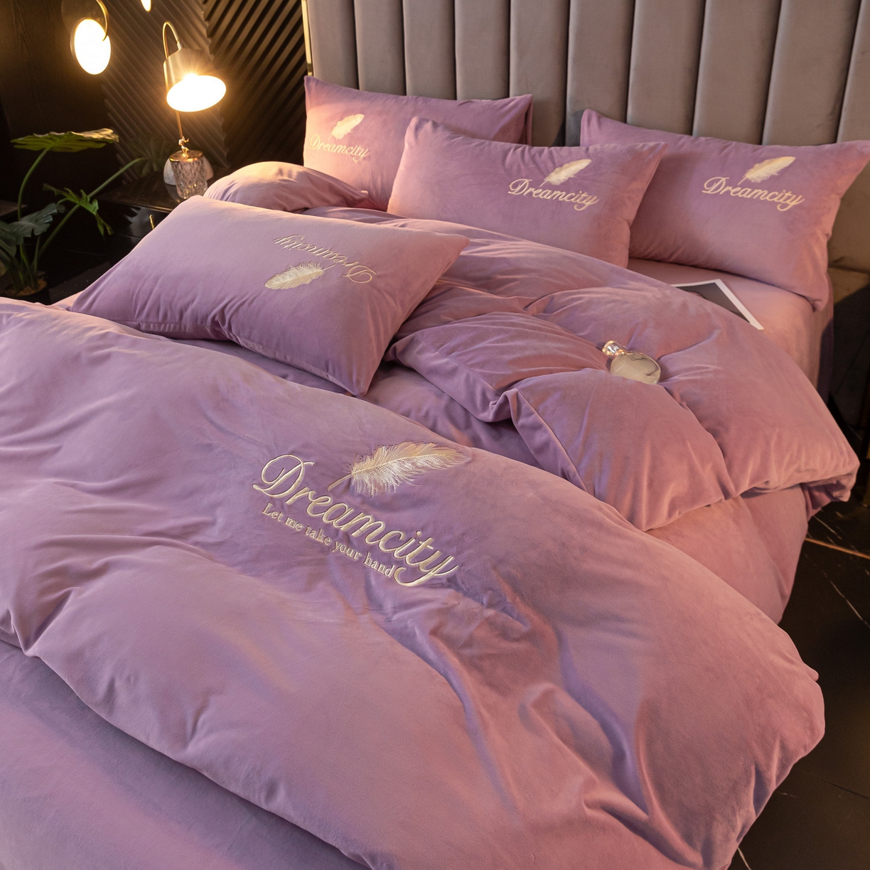 91家纺网 家纺一手货源 找家纺 如一 2025新款水晶绒刺绣四件套 轻羽-安娜紫