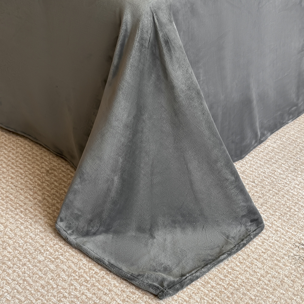 91家纺网 家纺一手货源 找家纺 如一 2025新款水晶绒刺绣四件套 轻羽-典雅灰