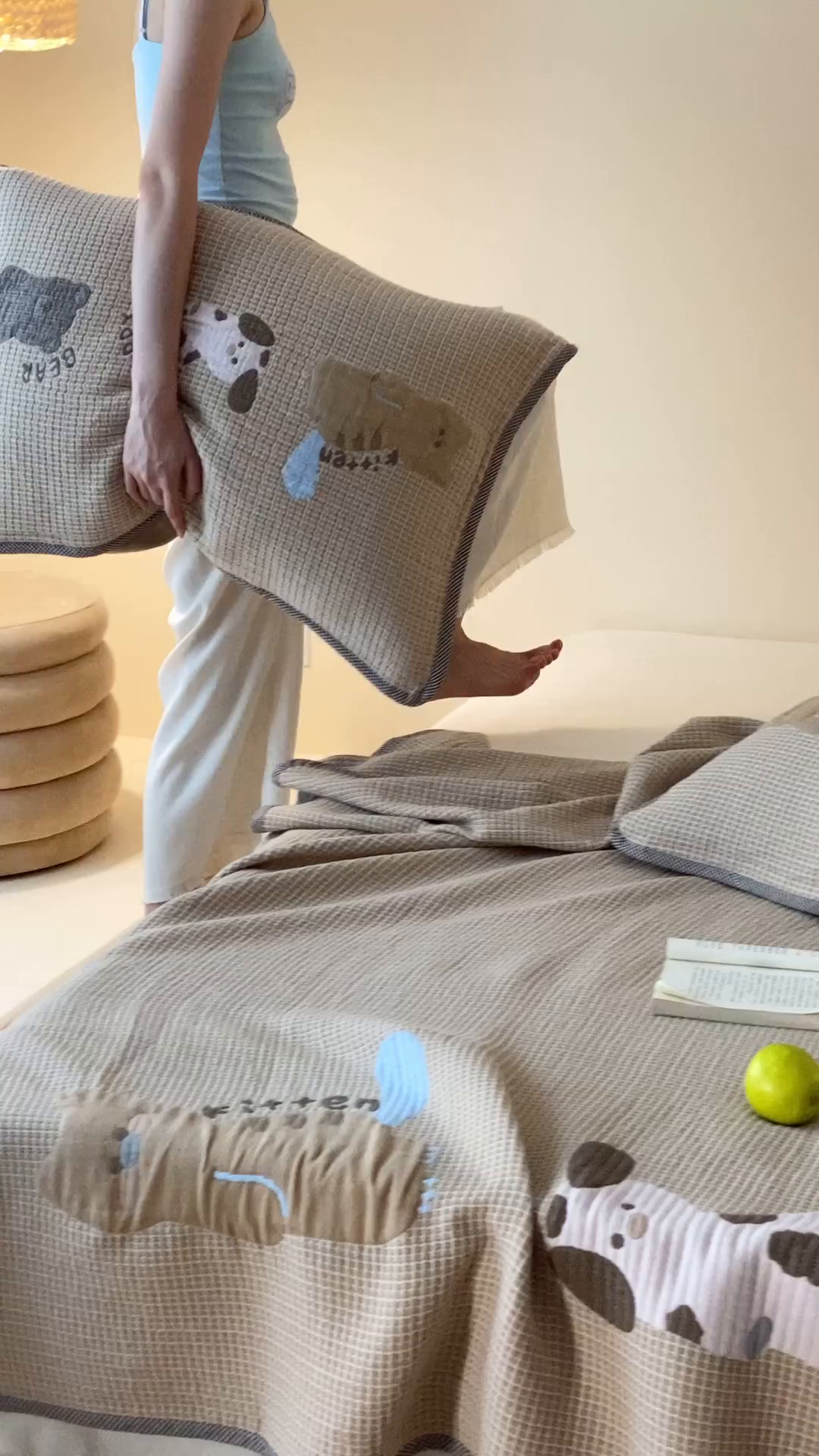 91家纺网 家纺一手货源 找家纺 麻依 2025新款软萌纱布床盖三件套（控价：229元） 趴趴动物