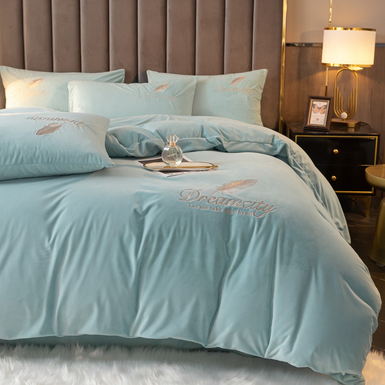 91家纺网 家纺一手货源 找家纺 如一 2025新款水晶绒刺绣四件套 轻羽-梵星兰