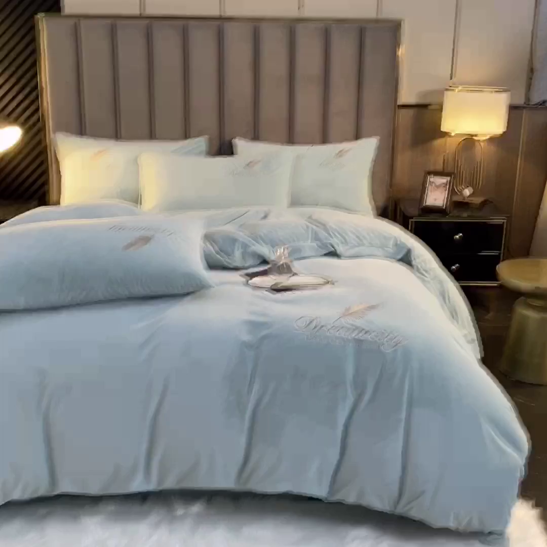 91家纺网 家纺一手货源 找家纺 如一 2025新款水晶绒刺绣四件套 轻羽-梵星兰