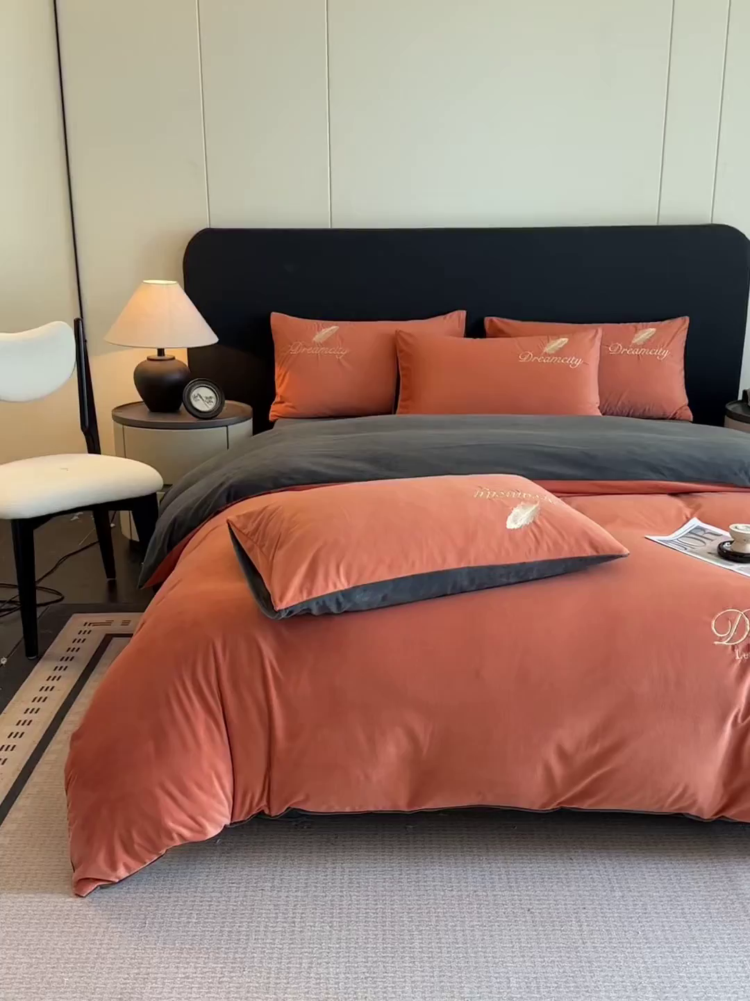 91家纺网 家纺一手货源 找家纺 如一 2025新款水晶绒刺绣四件套 轻羽-落日橙