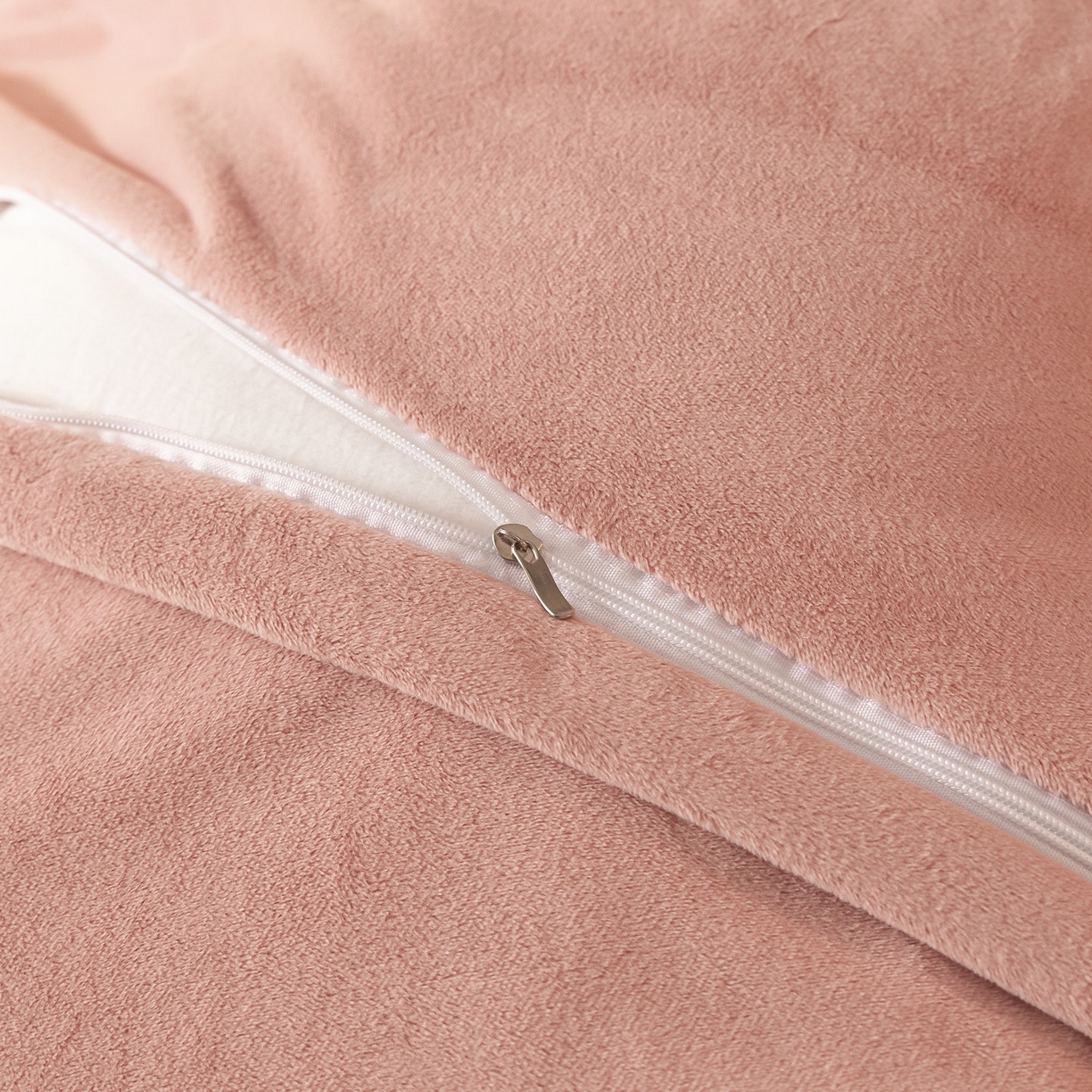 91家纺网 家纺一手货源 找家纺 如一 2025新款水晶绒刺绣四件套 轻羽-浅豆沙