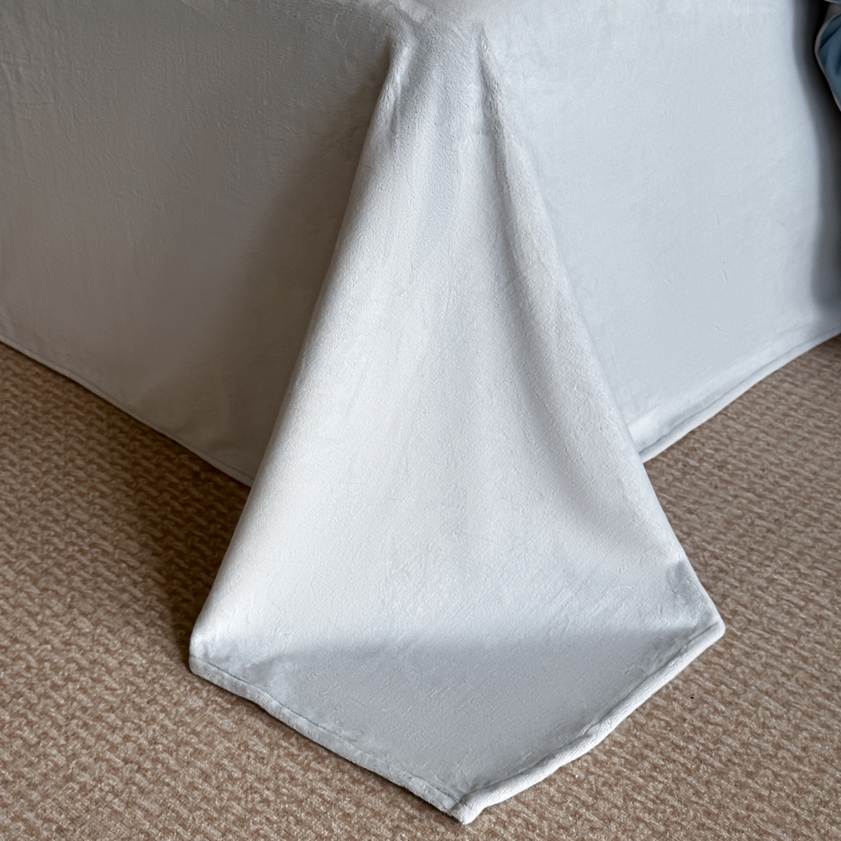 91家纺网 家纺一手货源 找家纺 如一 2025新款水晶绒刺绣四件套 轻羽-深灰银