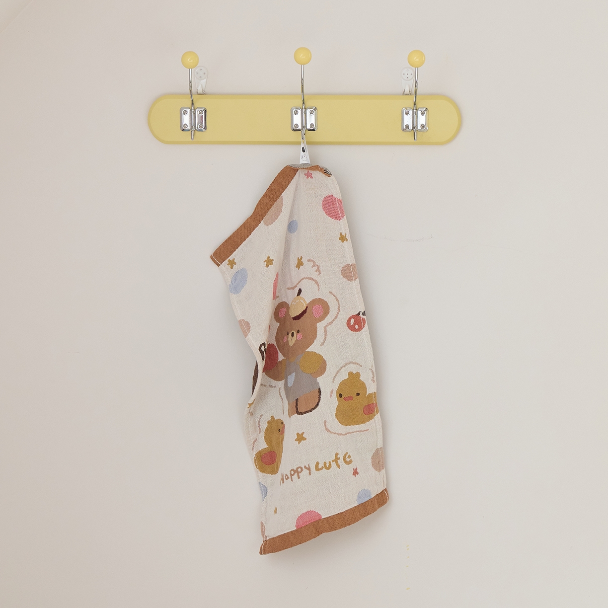 91家纺网 家纺一手货源 找家纺 沐瑟家纺 2025新款全棉纱布儿童卡通小毛巾 平果熊 25*50cm/条