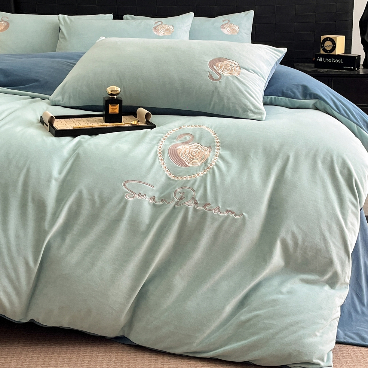 91家纺网 家纺一手货源 找家纺 如一 2025新款水晶绒刺绣四件套 天鹅-梵星兰