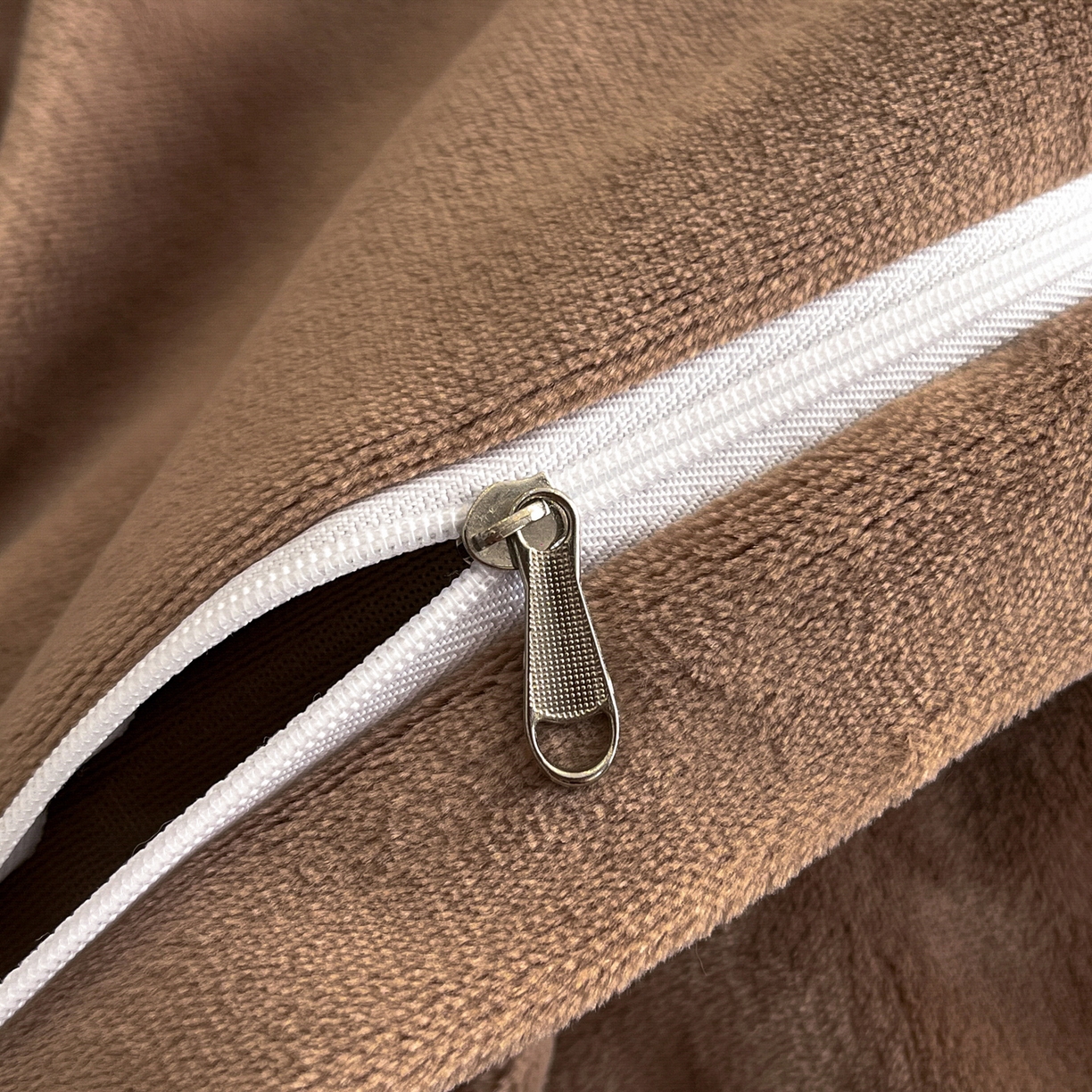 91家纺网 家纺一手货源 找家纺 如一 2025新款水晶绒刺绣四件套 天鹅-高级灰