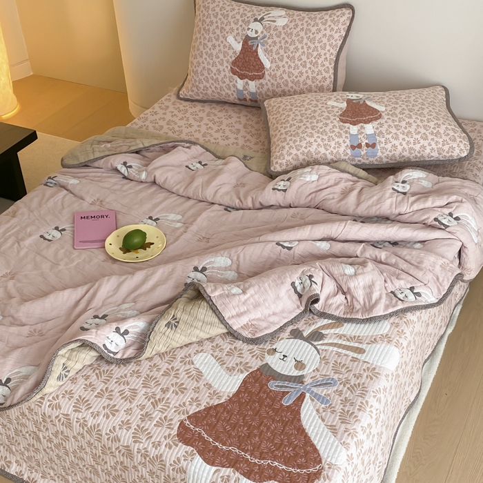 91家纺网 家纺一手货源 找家纺 麻依 2025新款十层纱布软萌泡芙被被子春秋被子被芯 许愿小兔