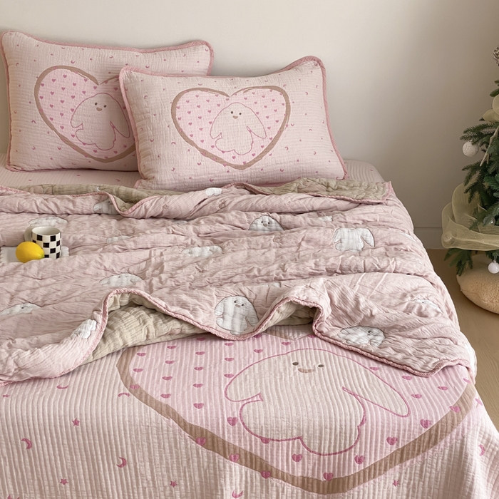 91家纺网 家纺一手货源 找家纺 麻依 2025新款十层纱布软萌泡芙被被子春秋被子被芯 新月兔