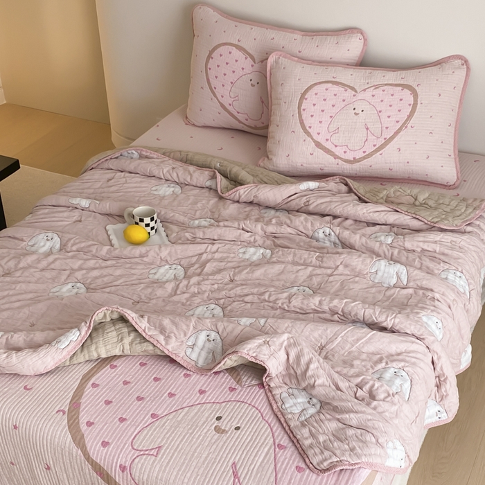 91家纺网 家纺一手货源 找家纺 麻依 2025新款十层纱布软萌泡芙被被子春秋被子被芯 新月兔