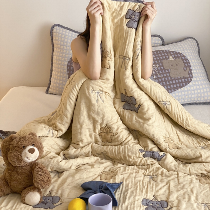 91家纺网 家纺一手货源 找家纺 麻依 2025新款十层纱布软萌泡芙被被子春秋被子被芯 小熊小象