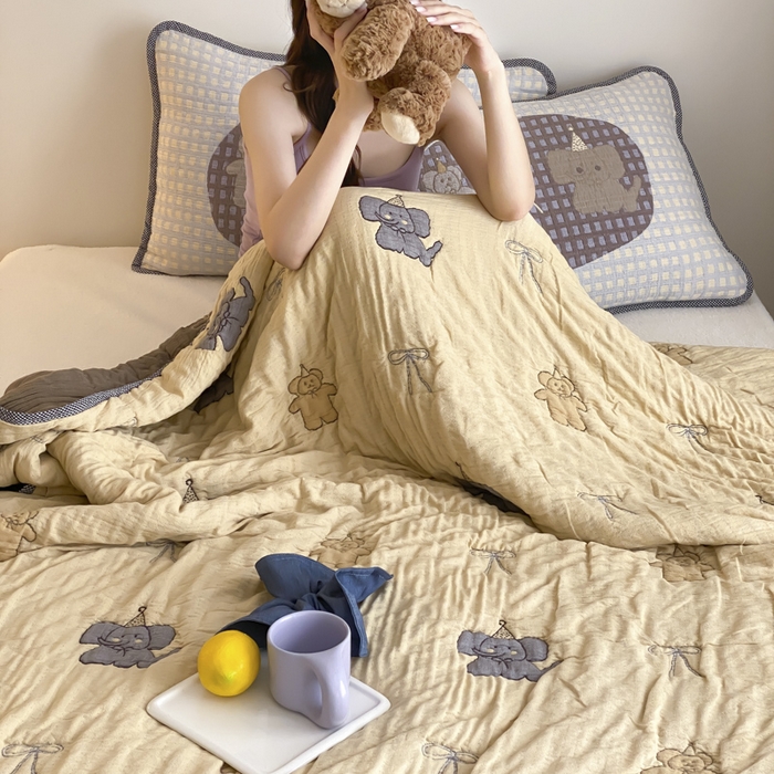 91家纺网 家纺一手货源 找家纺 麻依 2025新款十层纱布软萌泡芙被被子春秋被子被芯 小熊小象