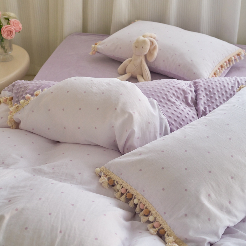 91家纺网 家纺一手货源 找家纺 洋铭区（原狠狠爱） 2025秋冬彩球双层纱+豆豆绒四件套系列 小米紫点