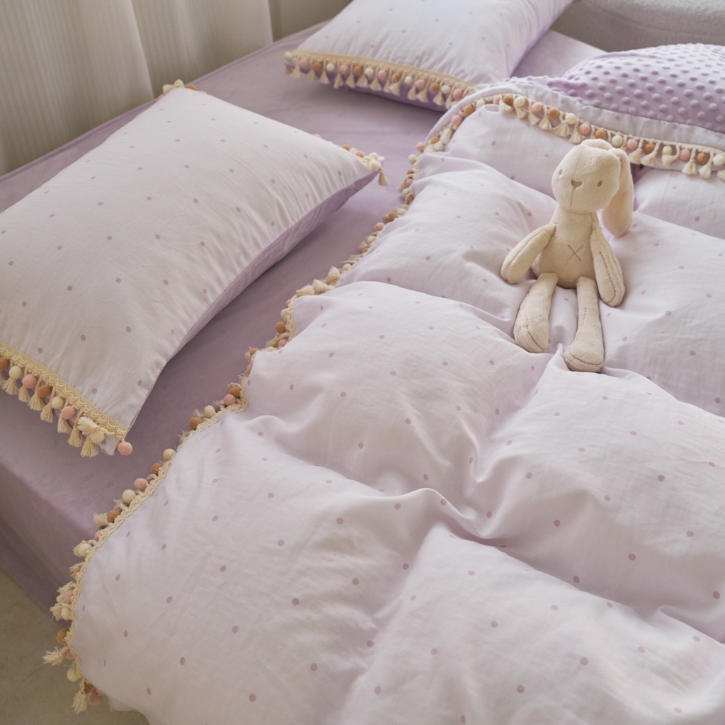 91家纺网 家纺一手货源 找家纺 洋铭区（原狠狠爱） 2025秋冬彩球双层纱+豆豆绒四件套系列 小米紫点