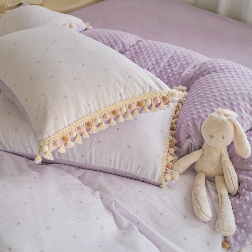 91家纺网 家纺一手货源 找家纺 洋铭区（原狠狠爱） 2025秋冬彩球双层纱+豆豆绒四件套系列 小米紫点