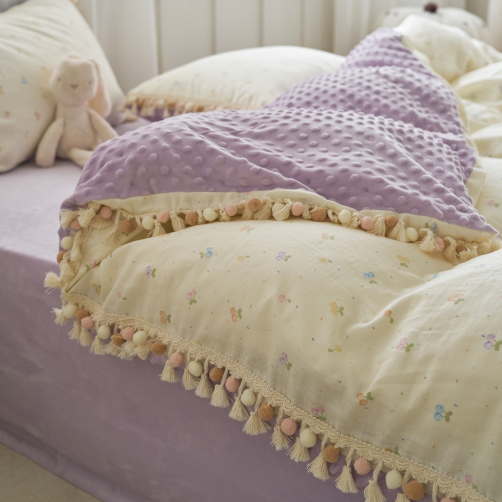 91家纺网 家纺一手货源 找家纺 洋铭区（原狠狠爱） 2025秋冬彩球双层纱+豆豆绒四件套系列 果酱樱桃