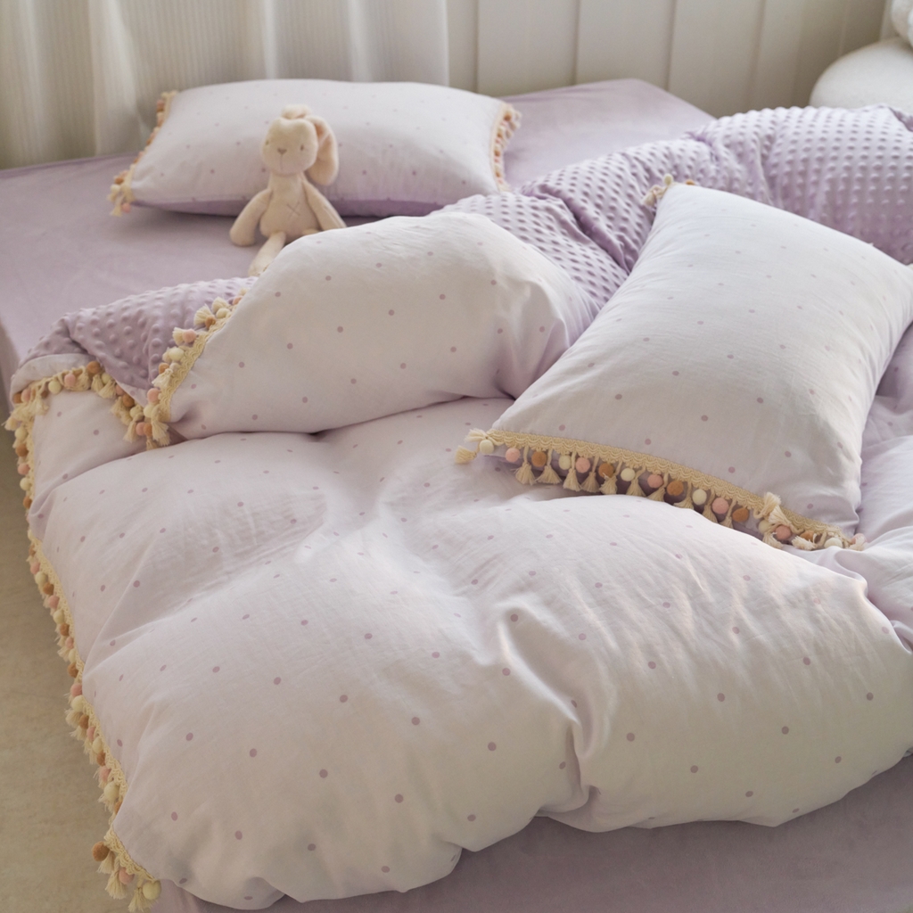 91家纺网 家纺一手货源 找家纺 洋铭区（原狠狠爱） 2025秋冬彩球双层纱+豆豆绒四件套系列 小米紫点