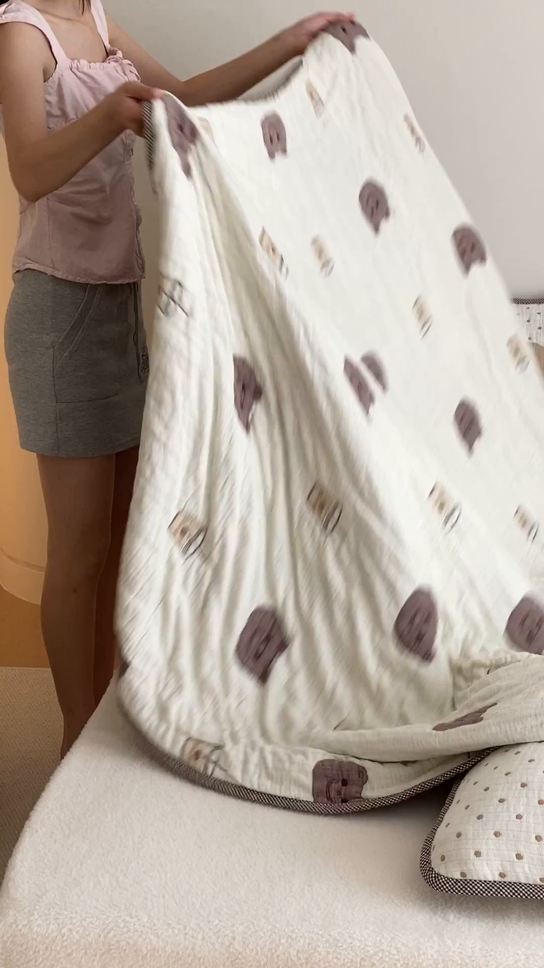 91家纺网 家纺一手货源 找家纺 麻依 2025新款十层纱布软萌泡芙被被子春秋被子被芯 甜品熊