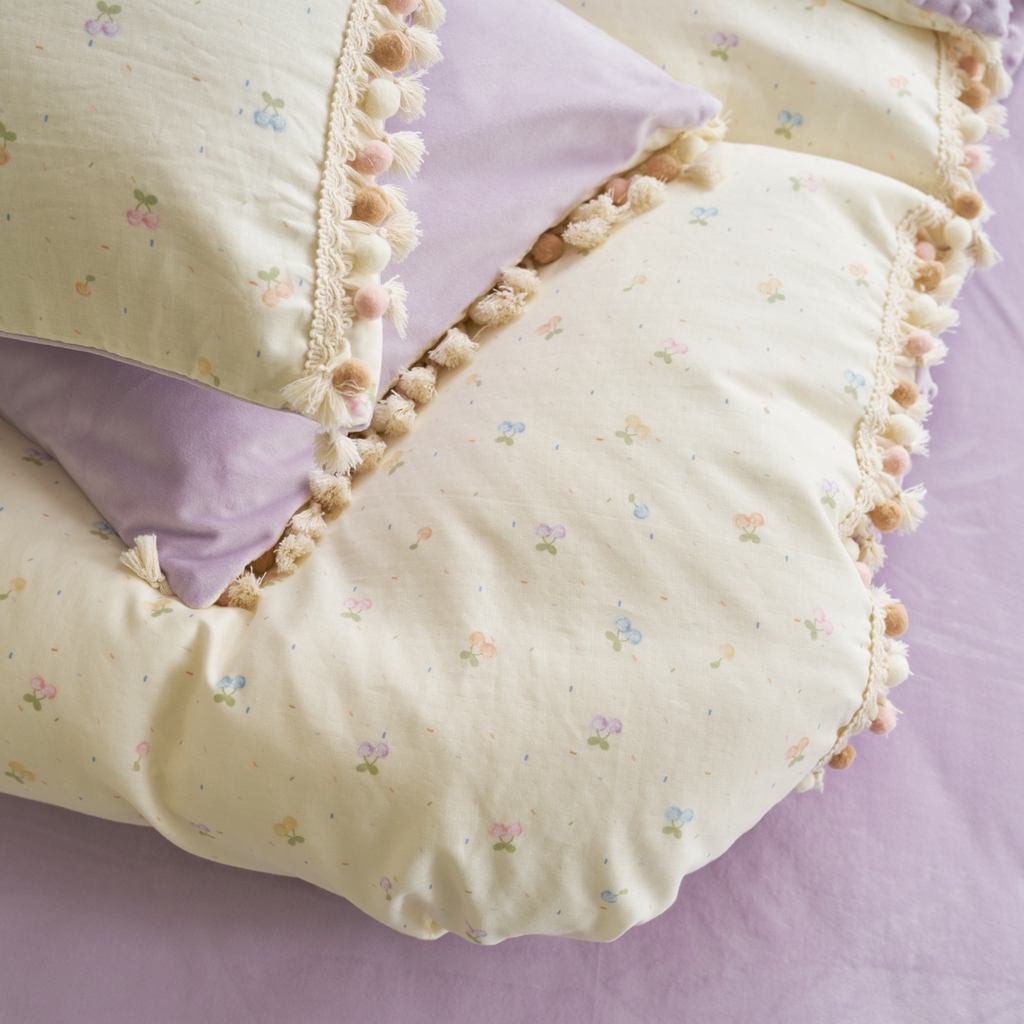 91家纺网 家纺一手货源 找家纺 洋铭区（原狠狠爱） 2025秋冬彩球双层纱+豆豆绒四件套系列 果酱樱桃