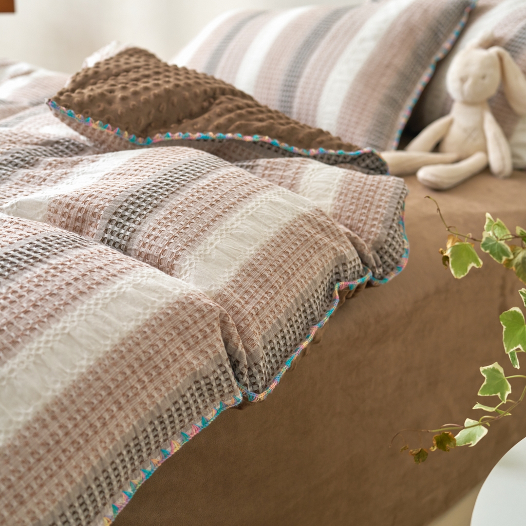 91家纺网 家纺一手货源 找家纺 洋铭区（原狠狠爱） 2025秋冬全棉华夫格+豆豆绒四件套系列 松露咖