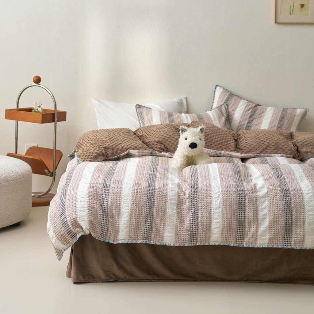 91家纺网 家纺一手货源 找家纺 洋铭区（原狠狠爱） 2025秋冬全棉华夫格+豆豆绒四件套系列 松露咖