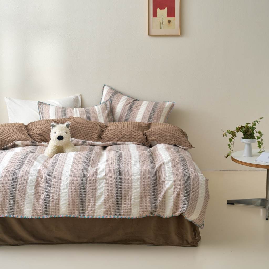 91家纺网 家纺一手货源 找家纺 洋铭区（原狠狠爱） 2025秋冬全棉华夫格+豆豆绒四件套系列 松露咖