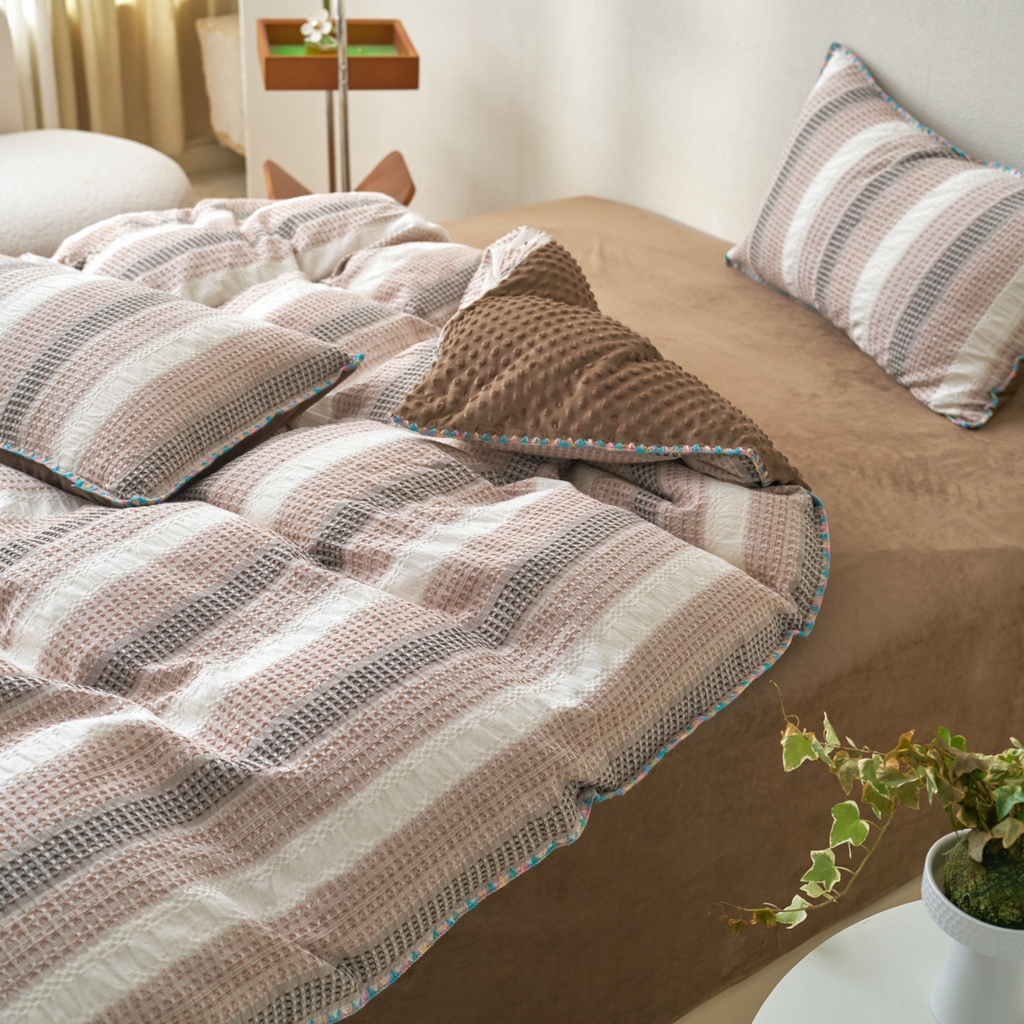 91家纺网 家纺一手货源 找家纺 洋铭区（原狠狠爱） 2025秋冬全棉华夫格+豆豆绒四件套系列 松露咖