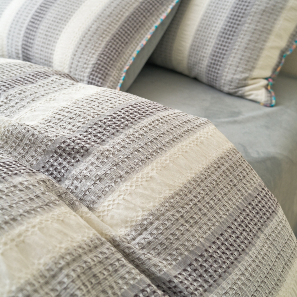 91家纺网 家纺一手货源 找家纺 洋铭区（原狠狠爱） 2025秋冬全棉华夫格+豆豆绒四件套系列 气质灰