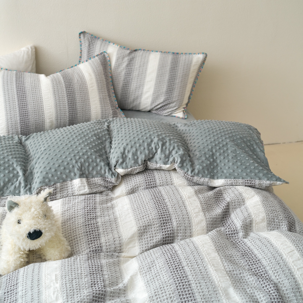 91家纺网 家纺一手货源 找家纺 洋铭区（原狠狠爱） 2025秋冬全棉华夫格+豆豆绒四件套系列 气质灰