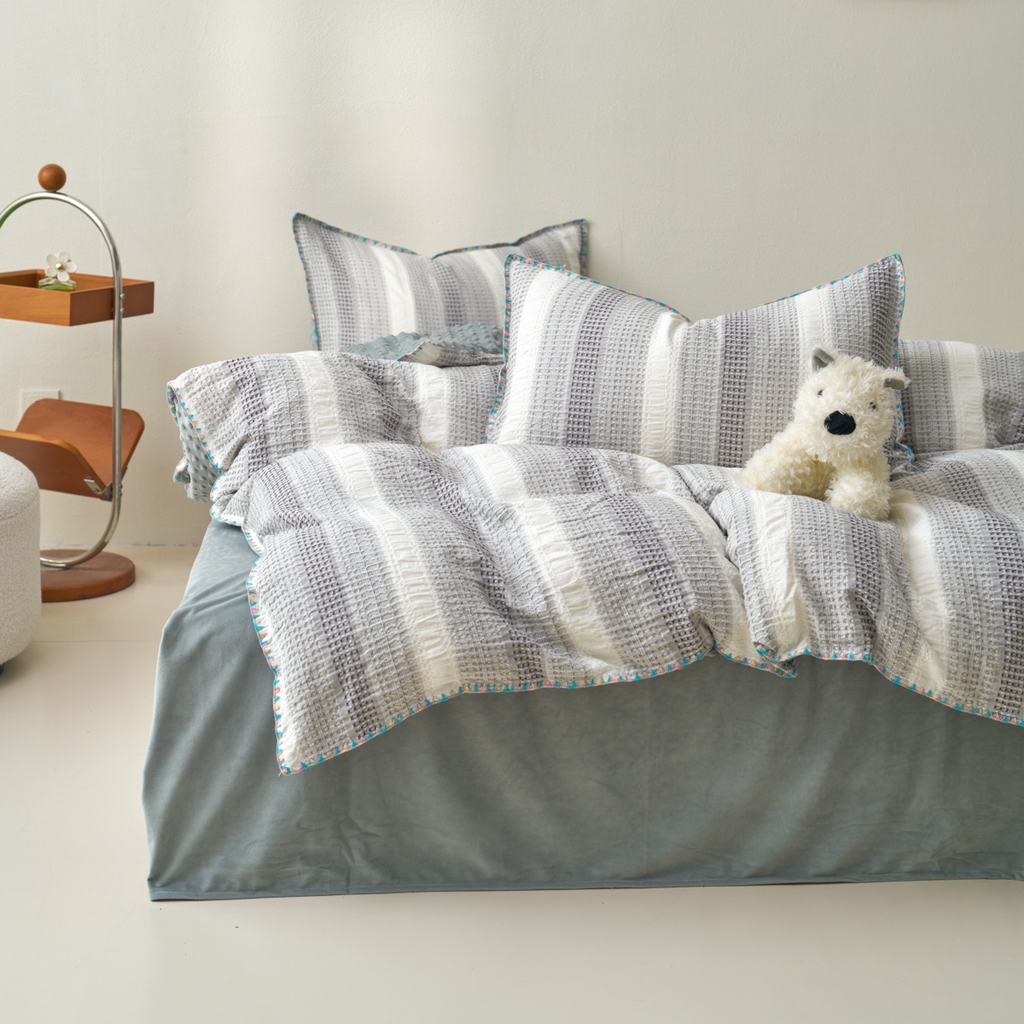 91家纺网 家纺一手货源 找家纺 洋铭区（原狠狠爱） 2025秋冬全棉华夫格+豆豆绒四件套系列 气质灰