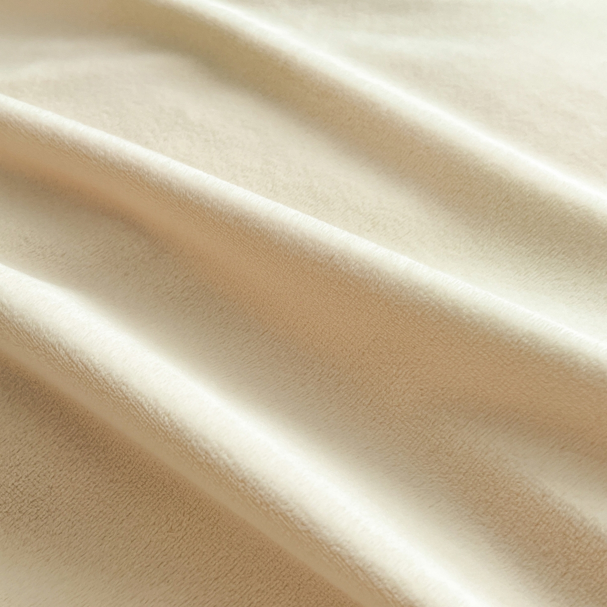 91家纺网 家纺一手货源 找家纺 如一 2025新款水晶绒刺绣四件套 天鹅-奶昔白